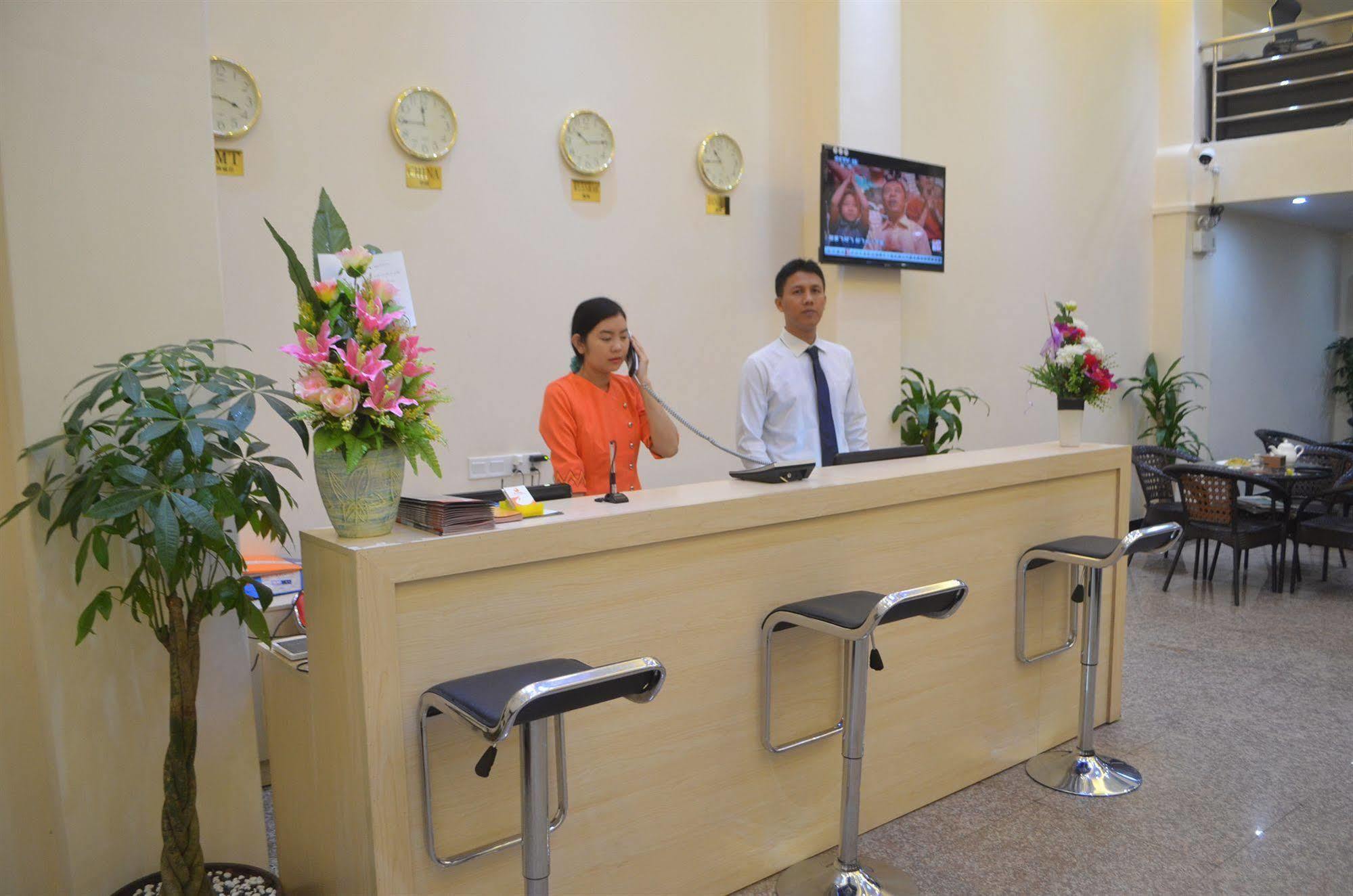 Good Luck Hotel Янгон Екстериор снимка